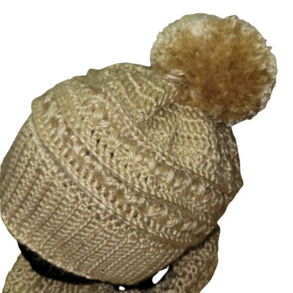 Hand made crochet 2 piece set beannie with color, big pompom - Picture 3 of 4